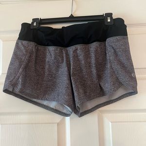 Lululemon Speed up 4” short size 8 Heather black (gray)